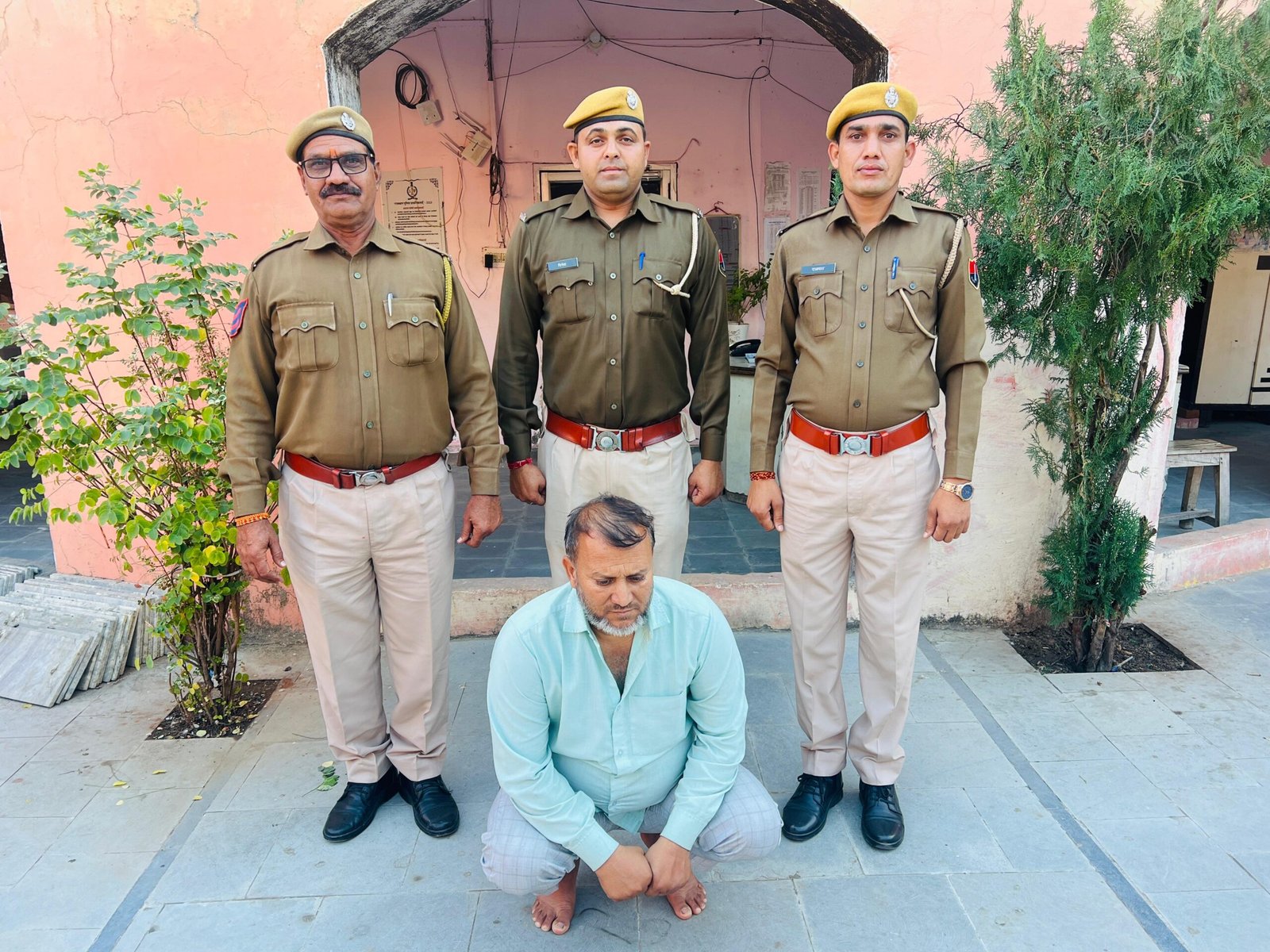 5 माह से फरार अंतरराज्यीय गौ तस्करी गिरोह से जुड़ा शातिर आरोपी गिरफ्तार।