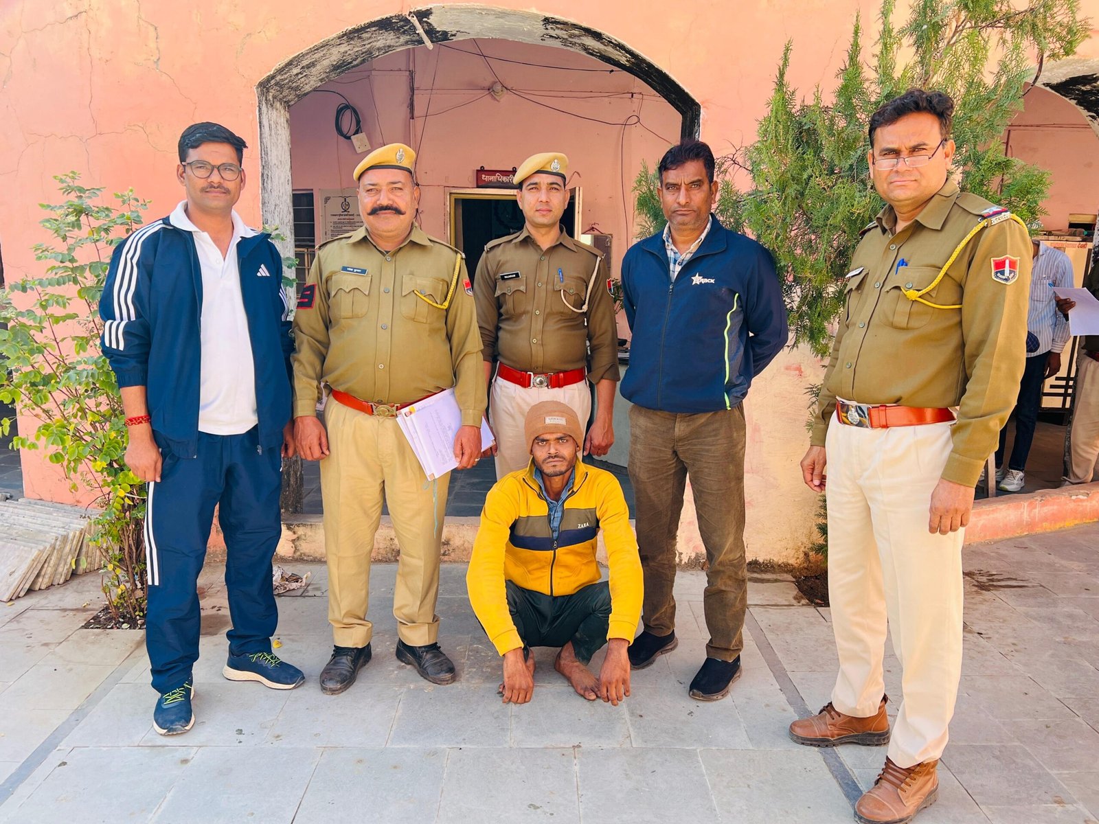 चांदी की कनकती चोरी के प्रकरण में वांछित शातिर चोर गिरफ्तार।