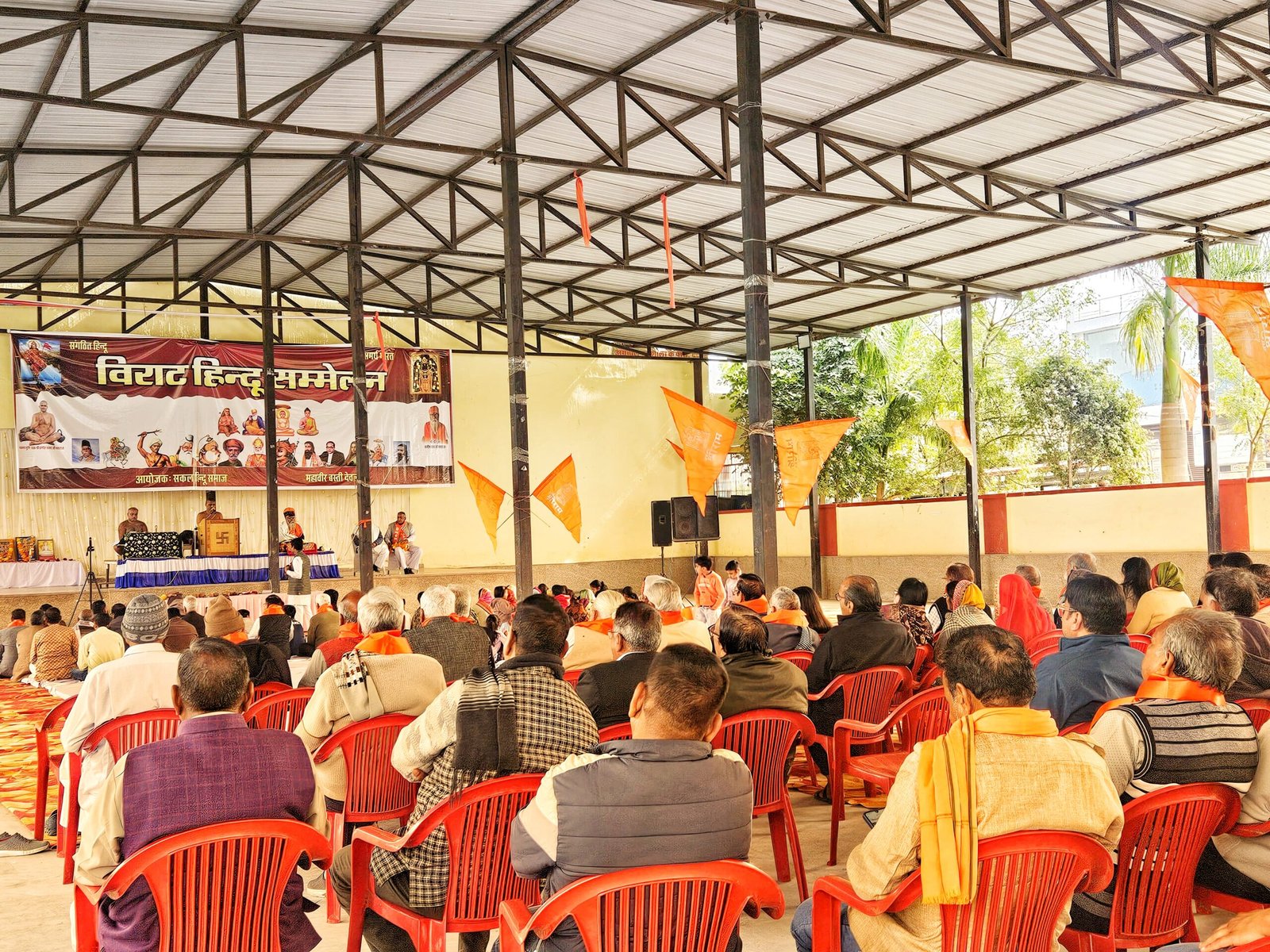 विराट हिंदू सम्मेलन हुआ,संतों का हुआ उद्बोधन।