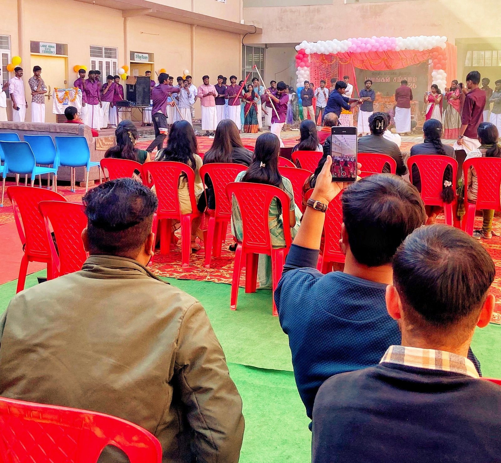 वेटरनरी महाविद्यालय आर. आर. में ‘पोंगल उत्सव’ का भव्य आयोजन।