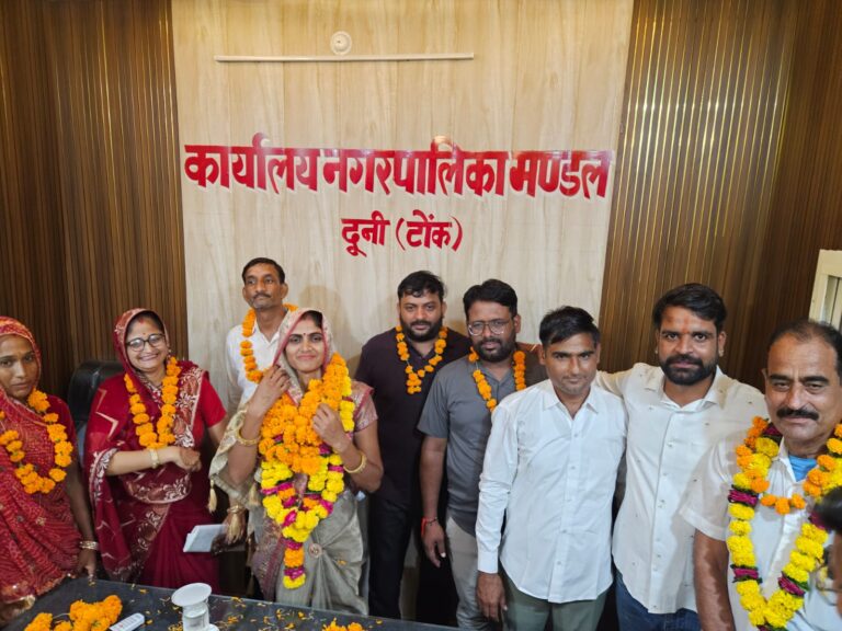 दूनी में नवनिर्वाचित अध्यक्ष व उपाध्यक्ष ने संभाला कार्यभार।