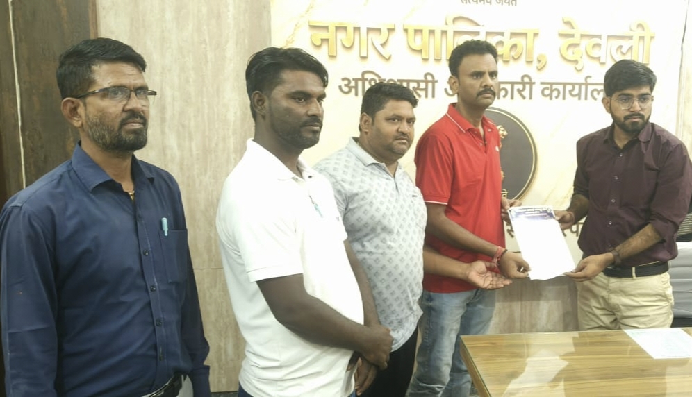 सफाई कर्मचारियों से केवल सफाई से जुड़े ही कार्य करवाये जाये,सौंपा ज्ञापन।